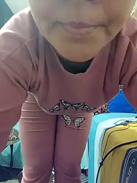 Snapshot of lolo890 chatting on 11/08/25, 02:17 lolo890 online show from 11/08/25, 02:17