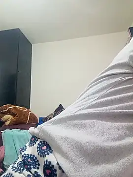 Snapshot of lolo890 chatting on 11/11/25, 10:43 lolo890 online show from 11/11/25, 10:43