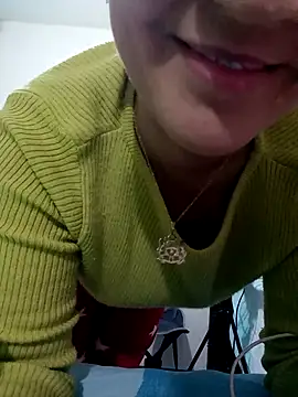 Snapshot of lolo890 chatting on 11/19/25, 12:21 lolo890 online show from 11/19/25, 12:21