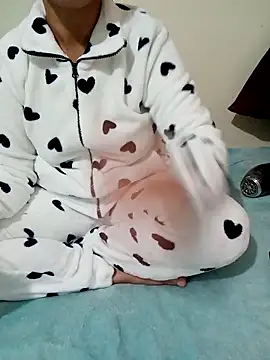 Snapshot of lolo890 chatting on 11/30/25, 08:02 lolo890 online show from 11/30/25, 08:02