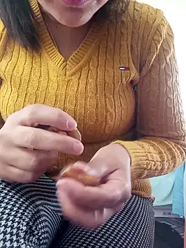 Snapshot of lolo890 chatting on 12/01/25, 09:14 lolo890 online show from 12/01/25, 09:14