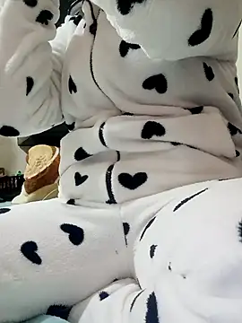 Snapshot of lolo890 chatting on 12/04/25, 09:23 lolo890 online show from 12/04/25, 09:23