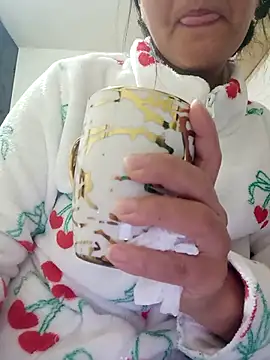 Snapshot of lolo890 chatting on 12/16/25, 02:00 lolo890 online show from 12/16/25, 02:00