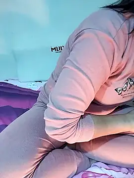 Snapshot of lolo890 chatting on 01/08/26, 10:23 lolo890 online show from 01/08/26, 10:23