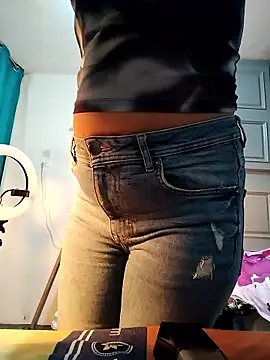 Snapshot of lolo890 chatting on 01/10/26, 10:03 lolo890 online show from 01/10/26, 10:03