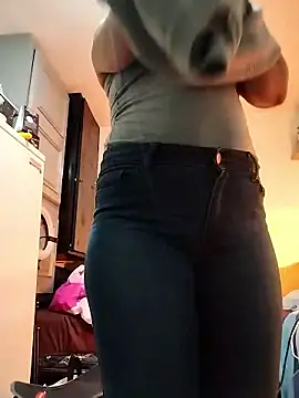 Snapshot of lolo890 chatting on 01/17/26, 05:38 lolo890 online show from 01/17/26, 05:38