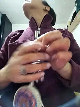 Snapshot of lolo890 chatting on 02/02/26, 11:03 lolo890 online show from 02/02/26, 11:03