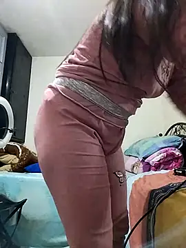 Snapshot of lolo890 chatting on 02/12/26, 02:45 lolo890 online show from 02/12/26, 02:45