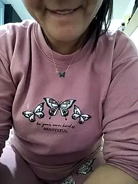 Snapshot of lolo890 chatting on 02/13/26, 01:40 lolo890 online show from 02/13/26, 01:40