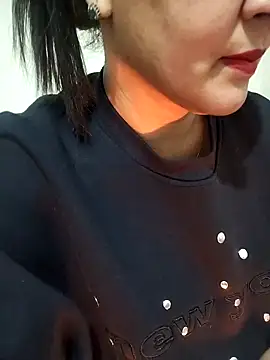 Snapshot of lolo890 chatting on 02/17/26, 10:38 lolo890 online show from 02/17/26, 10:38