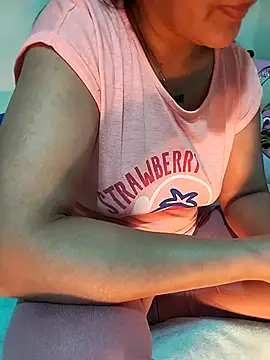 Snapshot of lolo890 chatting on 02/19/26, 01:45 lolo890 online show from 02/19/26, 01:45