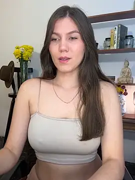 Snapshot of AmelieLaurent_ chatting on 02/11/25, 07:16 AmelieLaurent online show from 02/11/25, 07:16