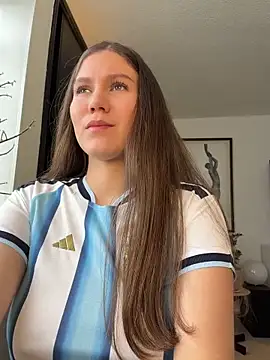 AmelieLaurent  online show from 06/17/26, 06:09