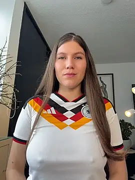 AmelieLaurent  online show from 07/04/26, 03:51