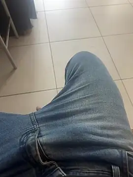 Snapshot of punhetaba chatting on 02/24/26, 04:05 punhetaba online show from 02/24/26, 04:05