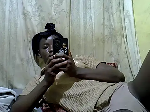 KENYANHONEY01 online show from 01/11/26, 04:28