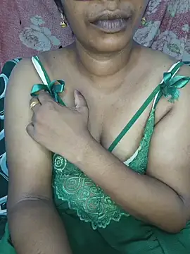 Snapshot of Malluivaniya chatting on 10/15/25, 05:57 Malluivaniya online show from 10/15/25, 05:57