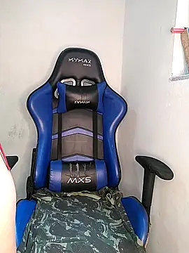 Snapshot of Rafaelayamazaki chatting on 10/01/25, 02:45 Rafaelayamazaki online show from 10/01/25, 02:45