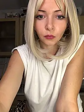 Snapshot of Kristina03 chatting on 10/15/25, 09:26 Kristina03 online show from 10/15/25, 09:26