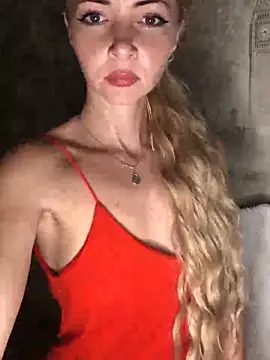 Snapshot of Kristina03 chatting on 11/02/25, 08:33 Kristina03 online show from 11/02/25, 08:33