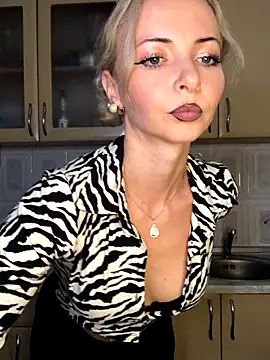 Snapshot of Kristina03 chatting on 11/04/25, 09:25 Kristina03 online show from 11/04/25, 09:25