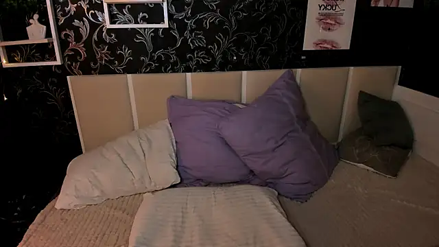 SofiaLovelyC online show from 04/24/26, 11:45