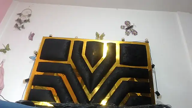 Helennahot online show from 10/18/25, 06:30