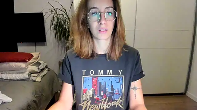 Snapshot of DesireMore90 chatting on 01/05/25, 05:51 DesireMore90 online show from 01/05/25, 05:51