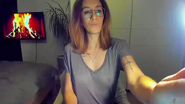 Snapshot of DesireMore90 chatting on 01/10/25, 03:16 DesireMore90 online show from 01/10/25, 03:16