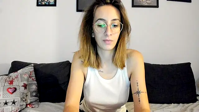 Snapshot of DesireMore90 chatting on 01/10/25, 11:18 DesireMore90 online show from 01/10/25, 11:18