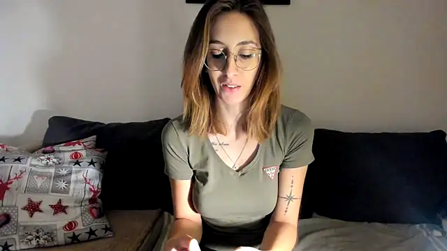 Snapshot of DesireMore90 chatting on 01/13/25, 03:47 DesireMore90 online show from 01/13/25, 03:47