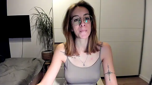 Snapshot of DesireMore90 chatting on 01/28/25, 04:41 DesireMore90 online show from 01/28/25, 04:41