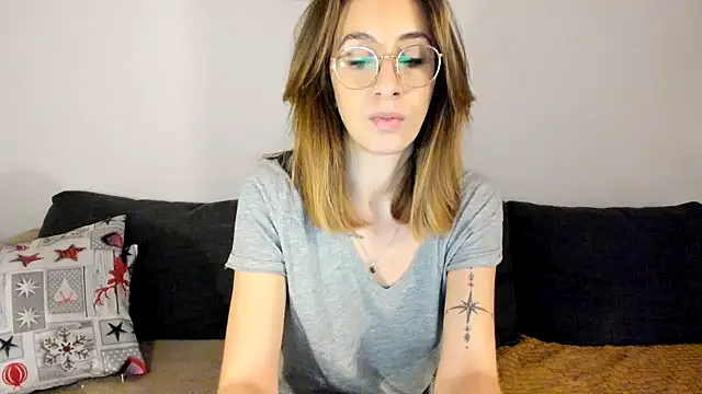 Snapshot of DesireMore90 chatting on 02/05/25, 04:03 DesireMore90 online show from 02/05/25, 04:03