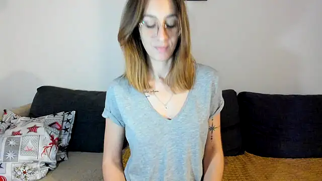 Snapshot of DesireMore90 chatting on 02/05/25, 07:42 DesireMore90 online show from 02/05/25, 07:42