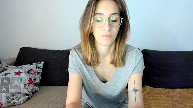 Snapshot of DesireMore90 chatting on 02/06/25, 08:39 DesireMore90 online show from 02/06/25, 08:39