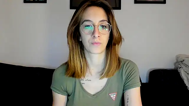 Snapshot of DesireMore90 chatting on 02/13/25, 08:24 DesireMore90 online show from 02/13/25, 08:24