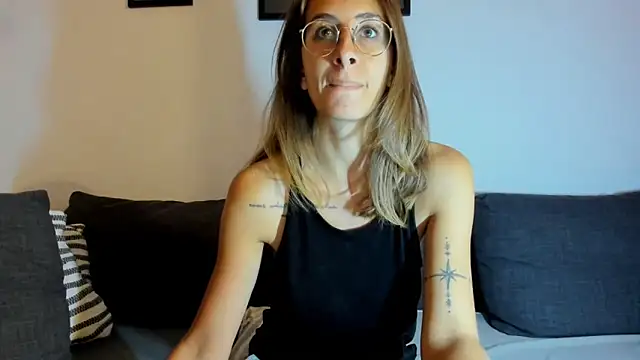 Snapshot of DesireMore90 chatting on 09/10/25, 09:15 DesireMore90 online show from 09/10/25, 09:15