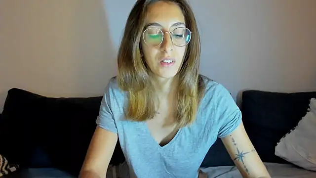 Snapshot of DesireMore90 chatting on 09/17/25, 06:31 DesireMore90 online show from 09/17/25, 06:31