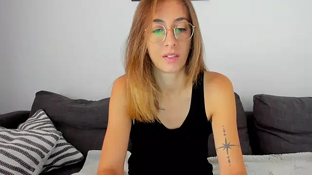 Snapshot of DesireMore90 chatting on 09/23/25, 07:11 DesireMore90 online show from 09/23/25, 07:11