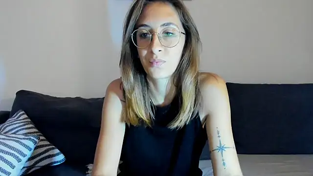 Snapshot of DesireMore90 chatting on 09/23/25, 08:45 DesireMore90 online show from 09/23/25, 08:45