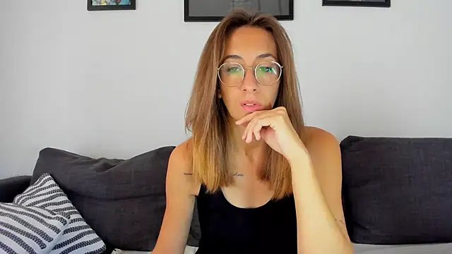 Snapshot of DesireMore90 chatting on 09/26/25, 07:56 DesireMore90 online show from 09/26/25, 07:56