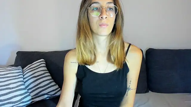 Snapshot of DesireMore90 chatting on 10/02/25, 06:37 DesireMore90 online show from 10/02/25, 06:37