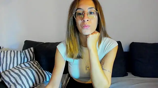 Snapshot of DesireMore90 chatting on 10/08/25, 05:27 DesireMore90 online show from 10/08/25, 05:27