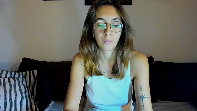 Snapshot of DesireMore90 chatting on 10/10/25, 09:03 DesireMore90 online show from 10/10/25, 09:03