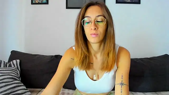 Snapshot of DesireMore90 chatting on 11/05/25, 09:20 DesireMore90 online show from 11/05/25, 09:20