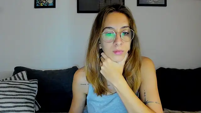 Snapshot of DesireMore90 chatting on 11/10/25, 06:18 DesireMore90 online show from 11/10/25, 06:18