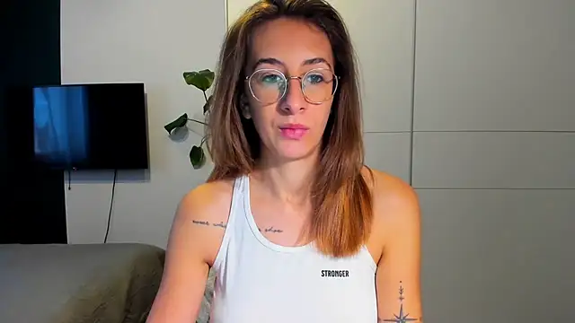 Snapshot of DesireMore90 chatting on 11/15/25, 09:39 DesireMore90 online show from 11/15/25, 09:39