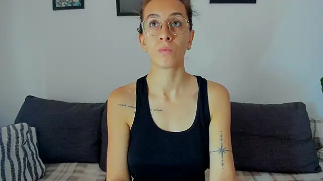 Snapshot of DesireMore90 chatting on 11/25/25, 10:26 DesireMore90 online show from 11/25/25, 10:26