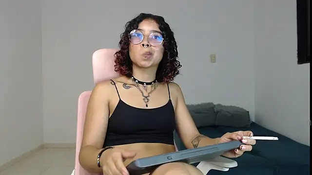 Snapshot of Putaku_San chatting on 12/30/24, 01:48 Putaku San online show from 12/30/24, 01:48