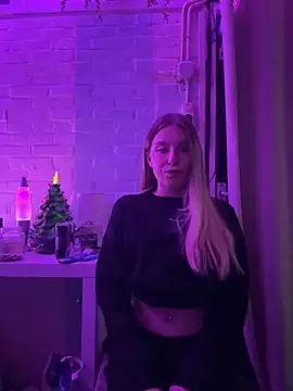 Snapshot of VeraSerephina chatting on 12/17/25, 10:27 VeraSerephina online show from 12/17/25, 10:27